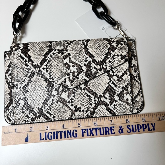 INZI snakeskin pocket shoulder bag. Chunky link strap. - Picture 5 of 8